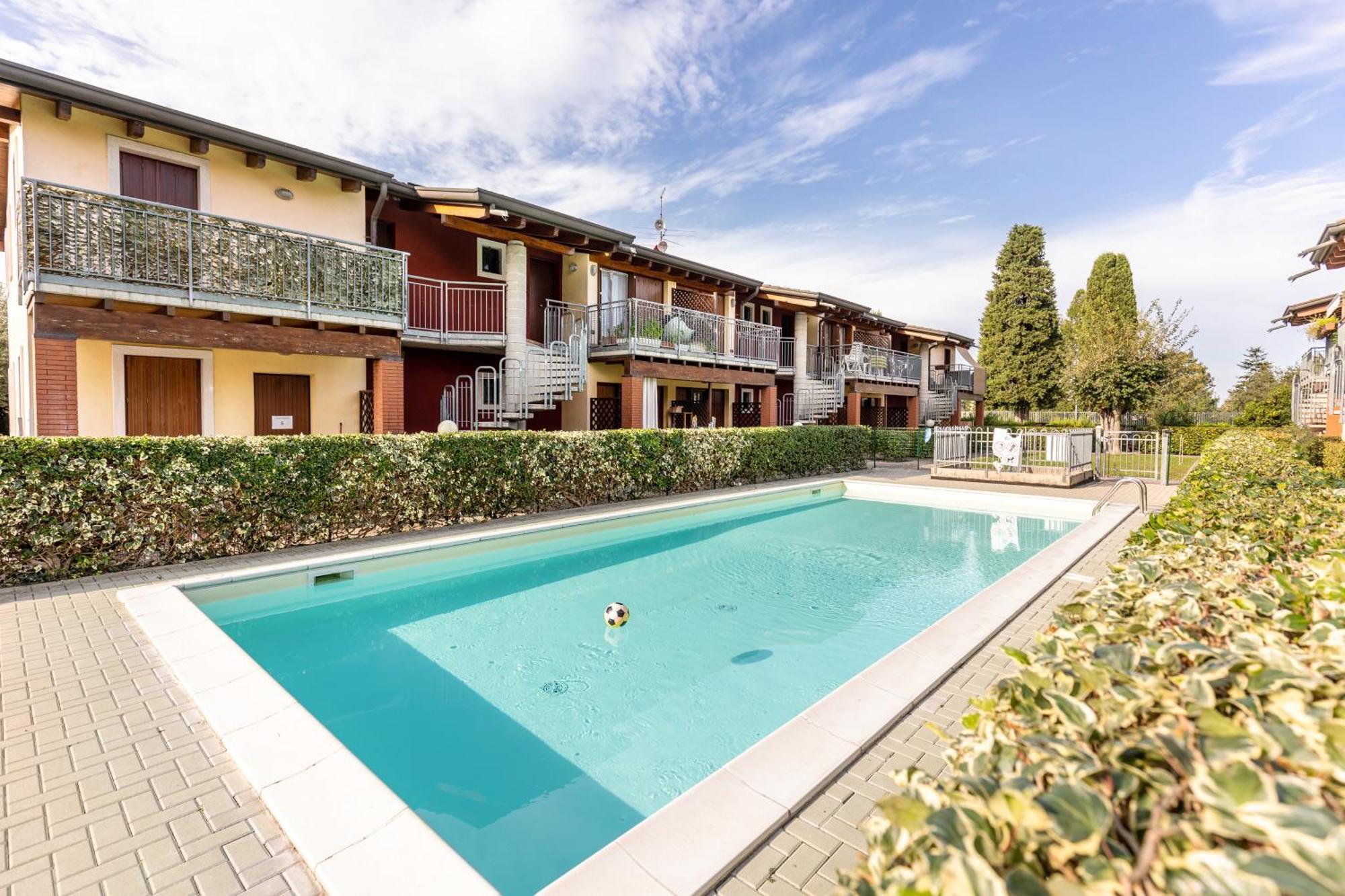 Residence La Corte Near Gardaland Castelnuovo del Garda Exterior foto