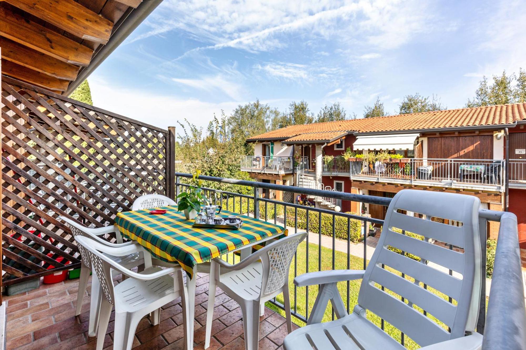 Residence La Corte Near Gardaland Castelnuovo del Garda Exterior foto