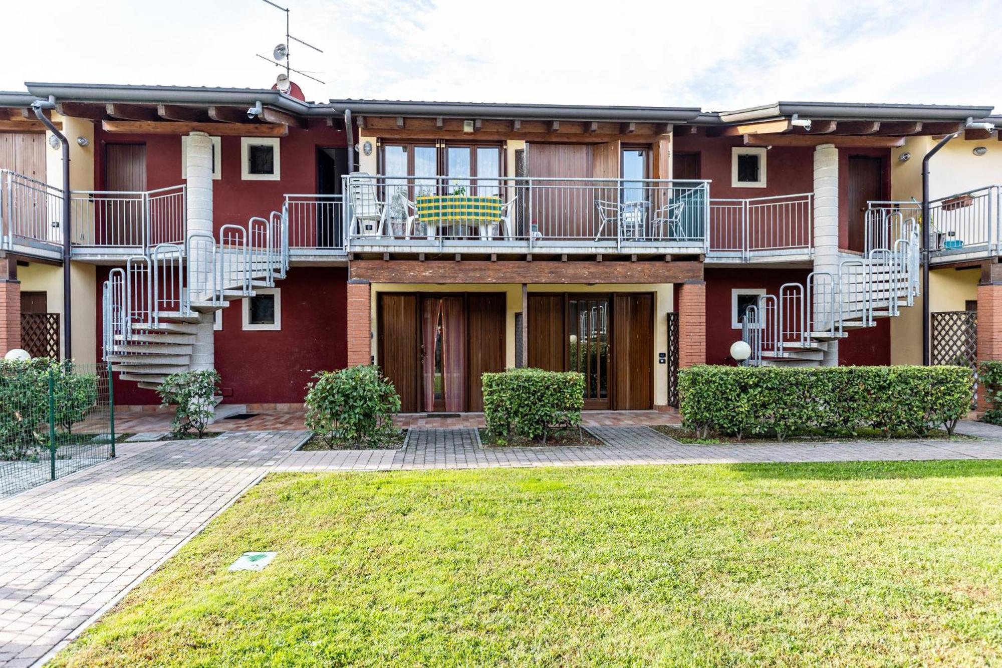 Residence La Corte Near Gardaland Castelnuovo del Garda Exterior foto