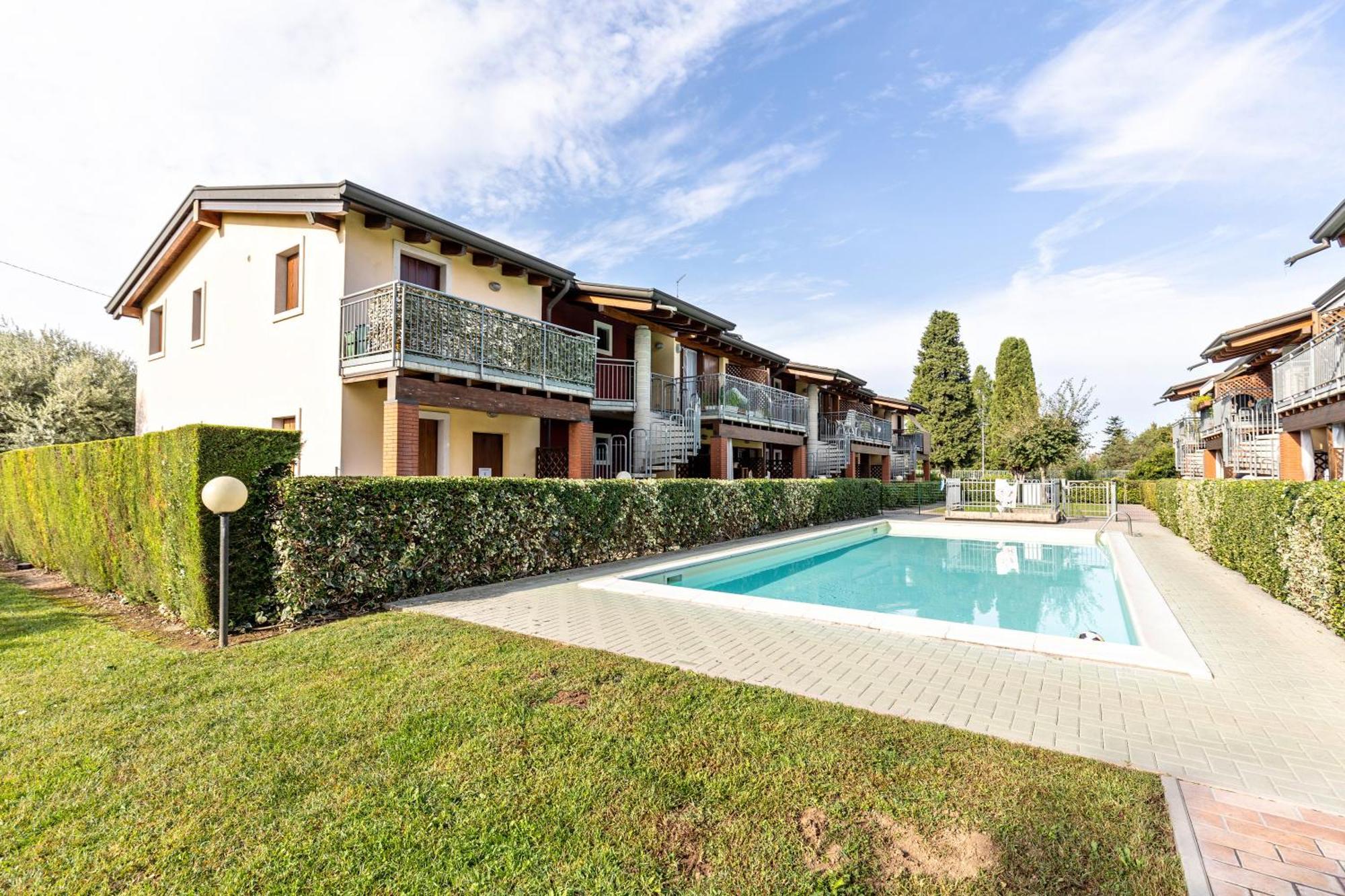Residence La Corte Near Gardaland Castelnuovo del Garda Exterior foto